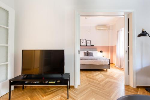 Acropolis Heart 2BD Apartment in Plaka by UPSTREET, Ateny (zdjęcie 6)