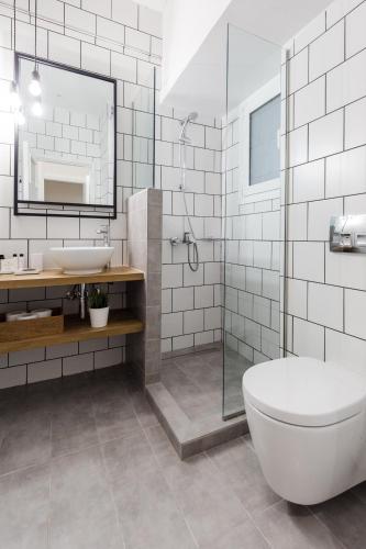 Acropolis Heart 2BD Apartment in Plaka by UPSTREET - image 14