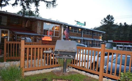 Sitzmark Chalet Inn - image 2