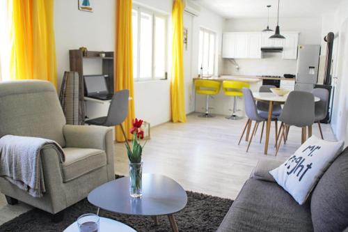 Apartments with a parking space Trpanj Peljesac - 15710 