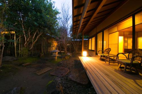 room detail thumbnail 2