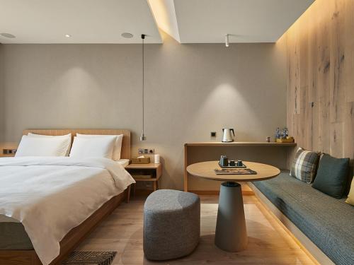 156791158 EBO Hotel Hangzhou Wulin - 5 mins drive to the West Lake