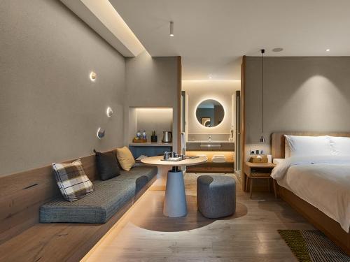 156791223 EBO Hotel Hangzhou Wulin - 5 mins drive to the West Lake