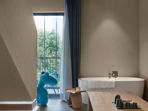 156791395 EBO Hotel Hangzhou Wulin - 5 mins drive to the West Lake