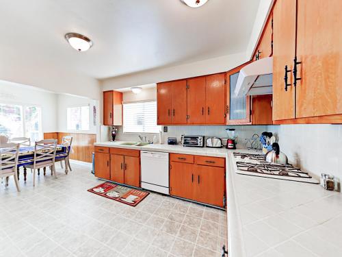 Little Italy Bungalow - main image