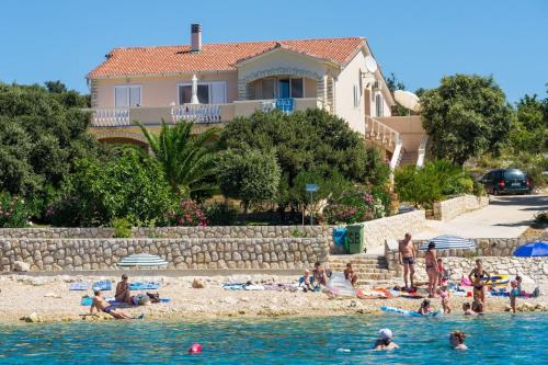  Apartmani Šugar Lorena in 23251 Mandre