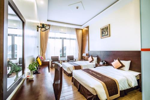 Twin Room with Garden View image 5