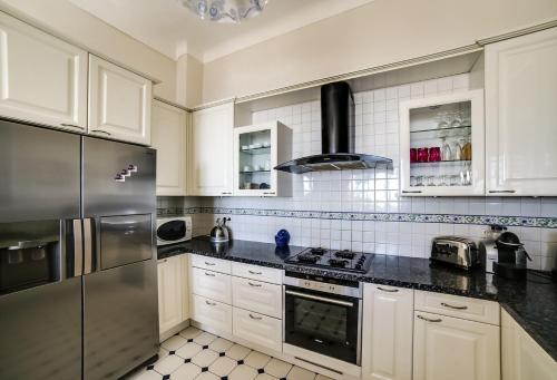 Kitchen, Villa Dracoena near Parc forestier du Mont-Boron