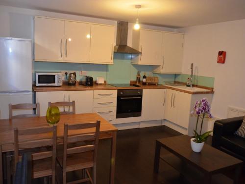 2 Bedrooms En-suite Near Victoria, , London