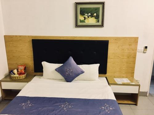 Hotel Hoang Gia Located in Hoan Kiem District - Hang Bong/Quan Su, Hotel Hoang Gia is a perfect starting point from which to explore Hanoi. Offering a variety of facilities and services, the property provides all you
