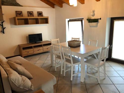  Appartamento ROSA ALPINA tra il Casino e le Terme di Saint Vincent, Ferienwohnung in Saint-Vincent