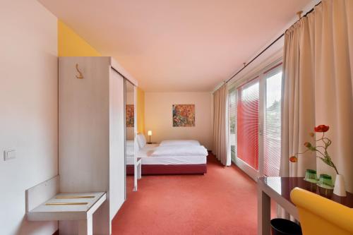 Hotel Neutor Express - image 5
