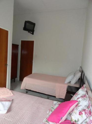1 double bed, 2 twin beds
