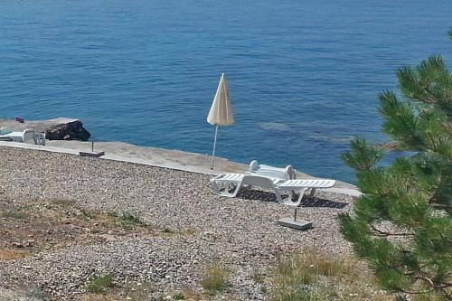 Apartment Camelia with pool and sea view