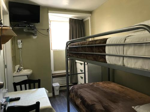 Auberge St-Louis Room Type - Bunk Bed Room with Private Bathroom