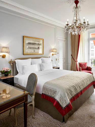 Hotel Plaza Athenee - Dorchester Collection