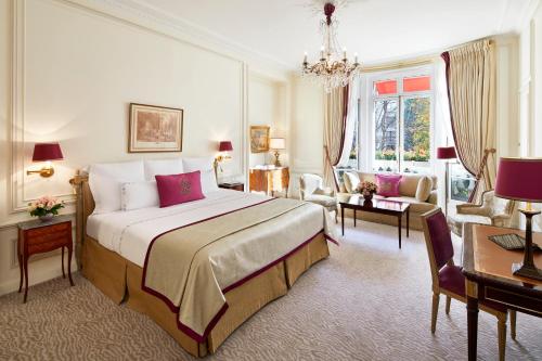 Hotel Plaza Athenee Paris