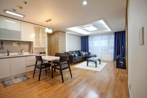 LOTTEi Galleria Lux House