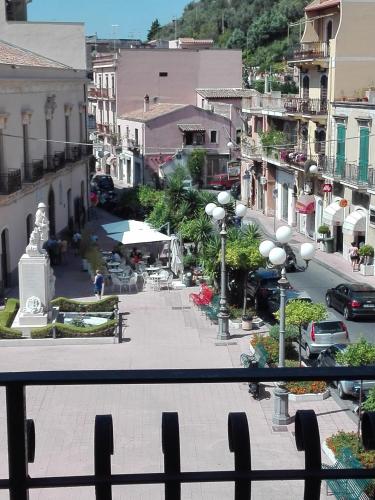  Plaza in Giardini-Naxos