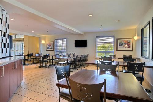 三河市速8酒店 (Super 8 By Wyndham Trois-Rivieres) in 三河市市中心