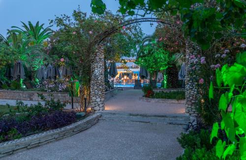 Garden, Poseidon Hotel Sea Resort in Chalkidiki