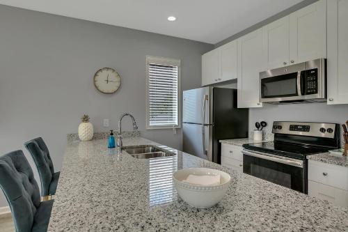 New 3/2 Duplex Minutes From Heart of Tampa -Unit B in Tampa, USA