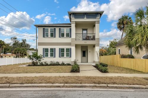 New 3/2 Duplex Minutes From Heart of Tampa -Unit B in Tampa, USA