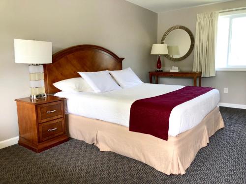 King Room with Pool View