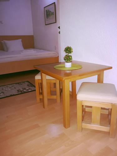 ***Vila Toše D. Kruševo (***Vila Tose D. Krusevo) in Крушево