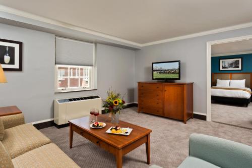 One-Bedroom Queen Suite with Sofa Bed