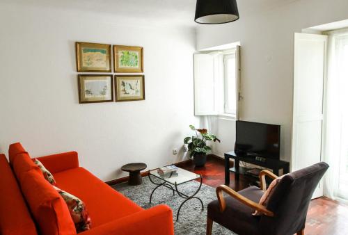 Cozy and Spacious apartment in Graça, Lisbon 4