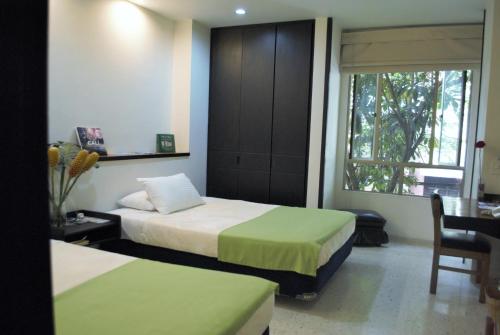 Superior Twin Room image 9