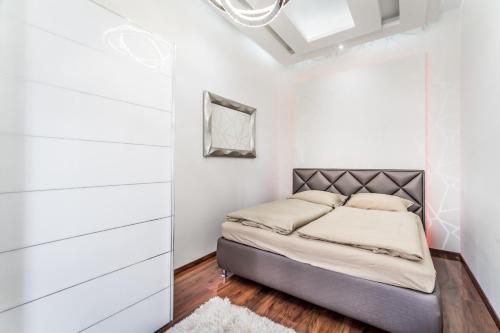 Amora Homes Breathless view Parliament 2 Luxury Suites with terrace FREE PARKING RESERVATION NEEDED, Budapest (photo 9)