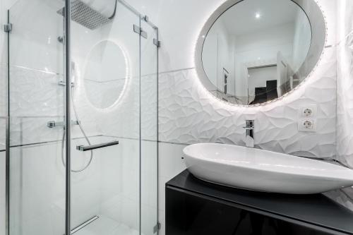 Amora Homes Breathless view Parliament 2 Luxury Suites with terrace FREE PARKING RESERVATION NEEDED, Budapest (photo 6)