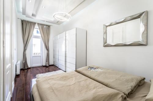 Amora Homes Breathless view Parliament 2 Luxury Suites with terrace FREE PARKING RESERVATION NEEDED, Budapest (photo 10)