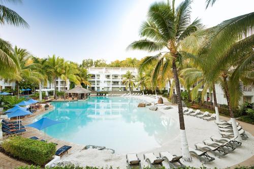 Palm Cove Paradise - Couples spa beach getaway