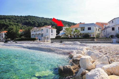 Apartments by the sea Slatine Ciovo - 1098