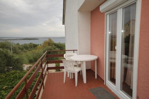  Apartment Tkon 8302b, Pension in Tkon bei Pristanišće