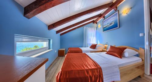 Seaside luxury villa with a swimming pool Cove Siroka Ciovo - 11749 - image 3