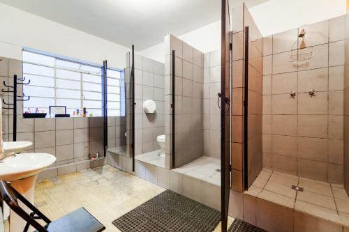 Bathroom, Tequila Sunrise Hostel in Guatemala City