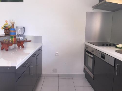 Kitchen, O Fil de l'Eau in Pointe-Noire