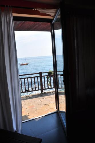Vistas, Deep Blue Guest House in Sozopol