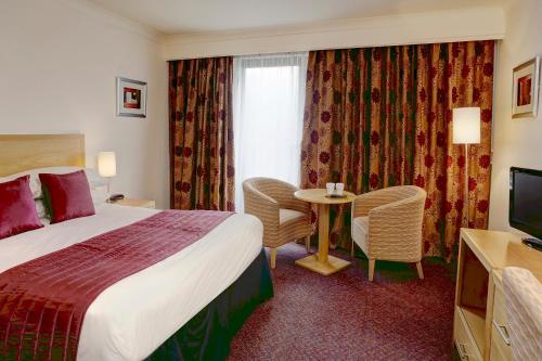 Best Western Frodsham Forest Hills Hotel Set in a prime location of Frodsham, BEST WESTERN Forest Hills Hotel puts everything the city has to offer just outside your doorstep. The hotel offers guests a range of services and amenities designe