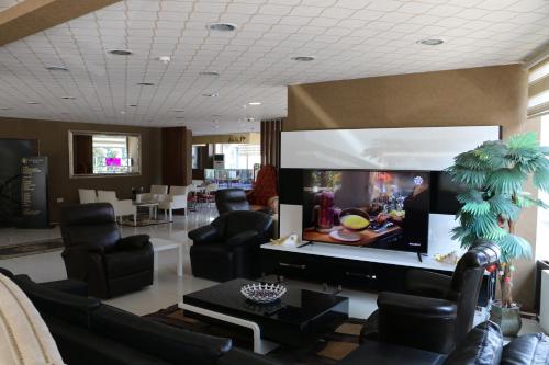 Business Grand Hotel - image 2