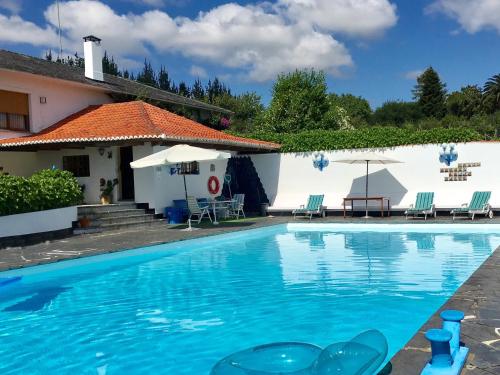  Chalet con pìscina en zona de playa, Unterkunft in Ares