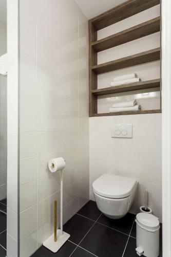 Stylish New 2bdr 2bthr apartment - image 4