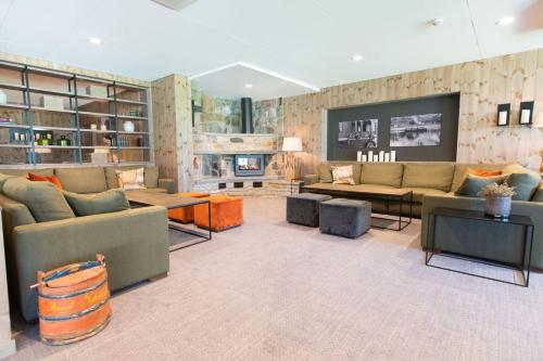 Thon Hotel Jølster - image 7