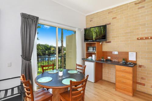 Caboolture Riverlakes Boutique Motel Ideally located in the Caboolture area, Caboolture Riverlakes Boutique Motel promises a relaxing and wonderful visit. The property has everything you need for a comfortable stay. Wi-Fi in public areas