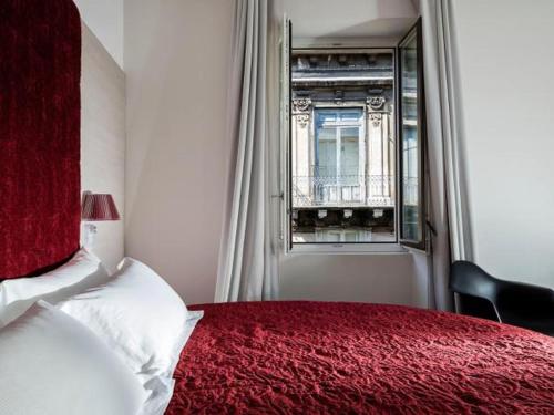 Duomo Suites & Spa The 4-star Duomo Suites & Spa offers comfort and convenience whether youre on business or holiday in Catania. The property offers a wide range of amenities and perks to ensure you have a great time. 