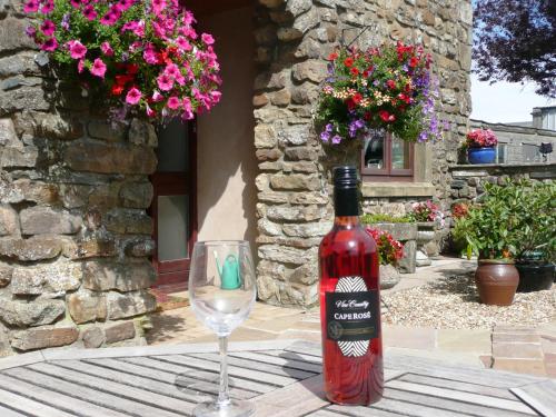 Nutstile Farm Bed and Breakfast - Settle